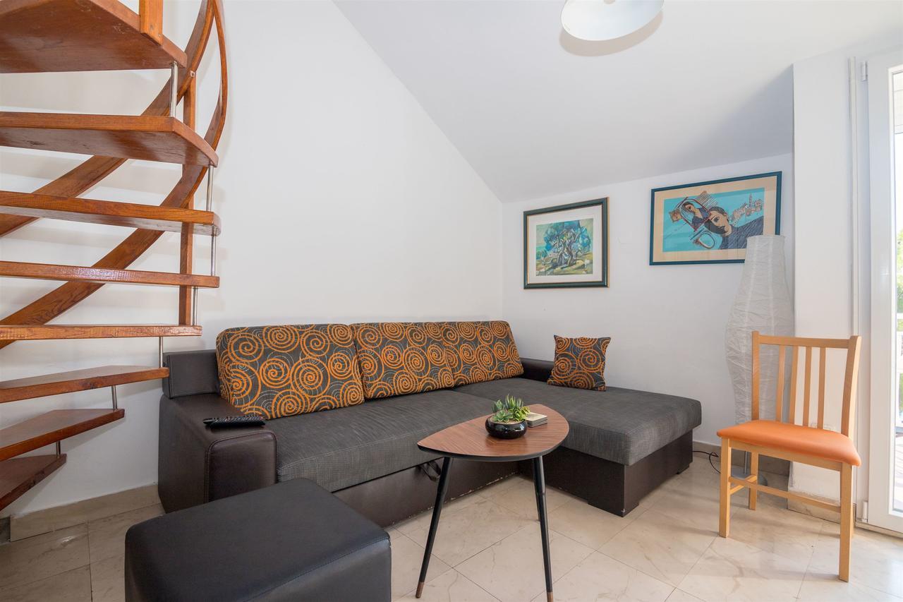Apartments Antonija ドルヴェニク エクステリア 写真