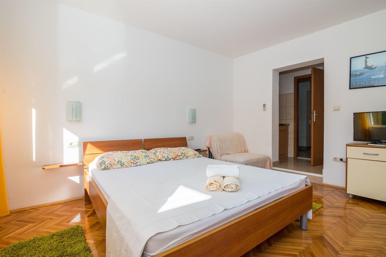 Apartments Antonija ドルヴェニク エクステリア 写真