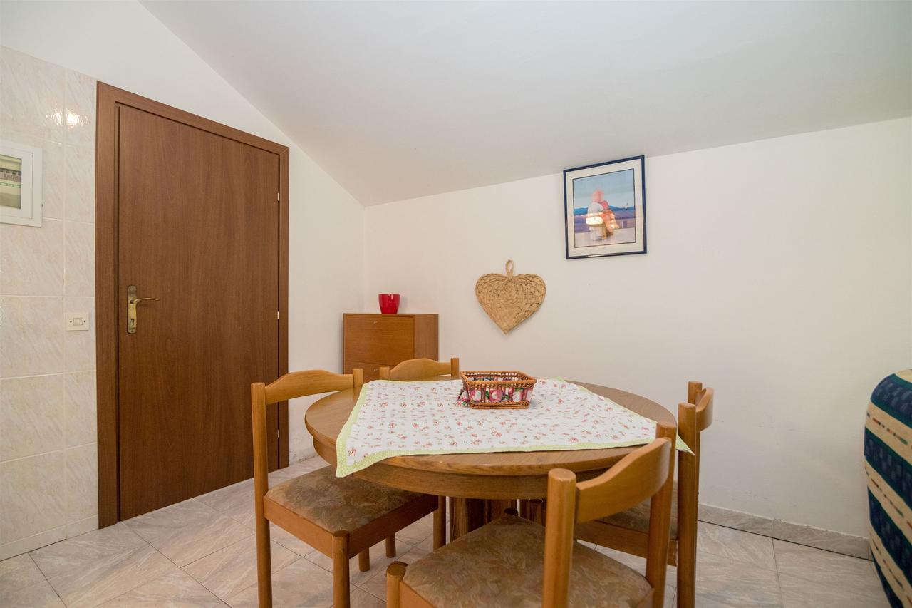Apartments Antonija ドルヴェニク エクステリア 写真